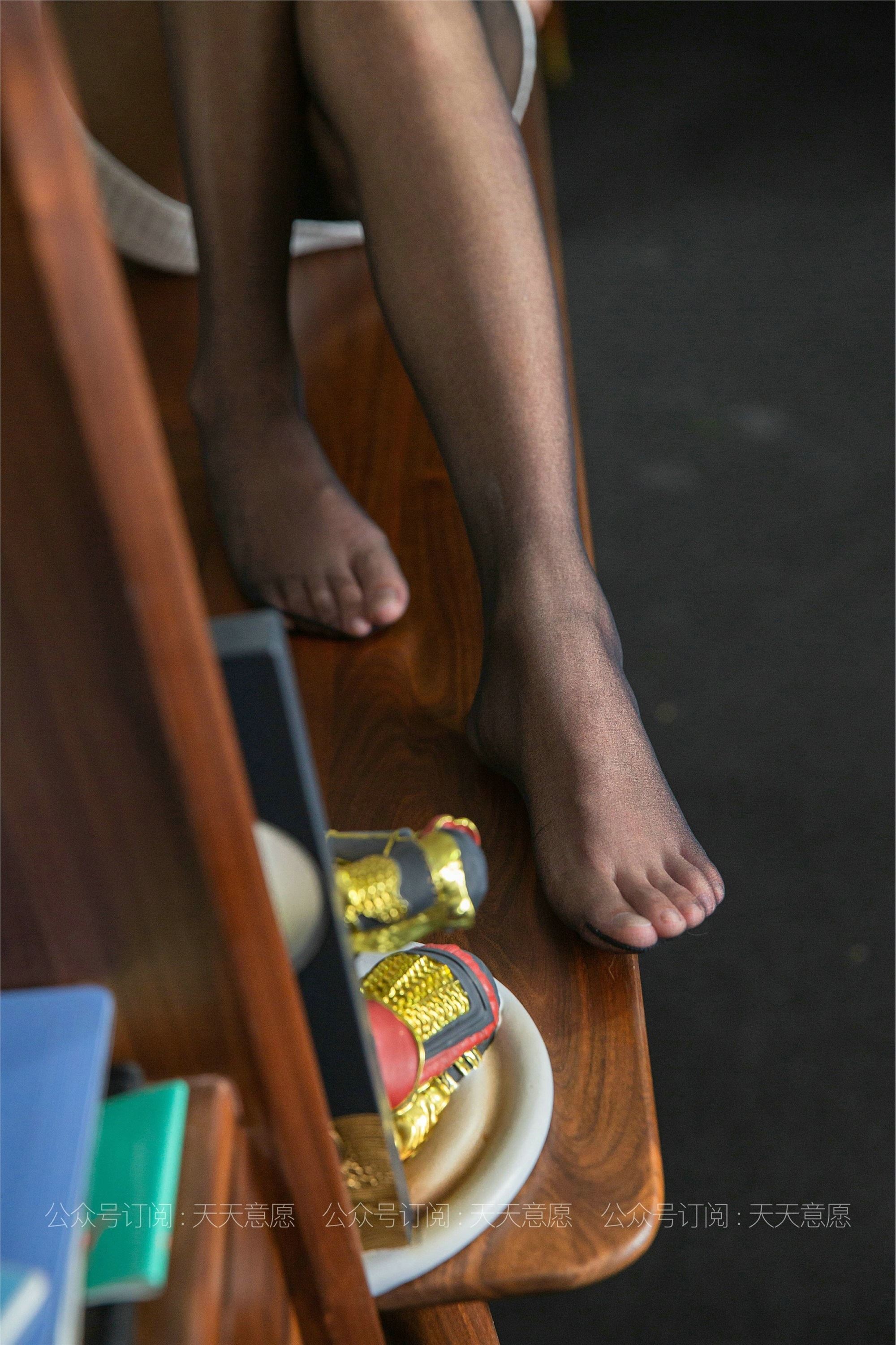 IESS异思趣向  2021.06.12 丝享家830：婉苹《阳台上的一缕白》